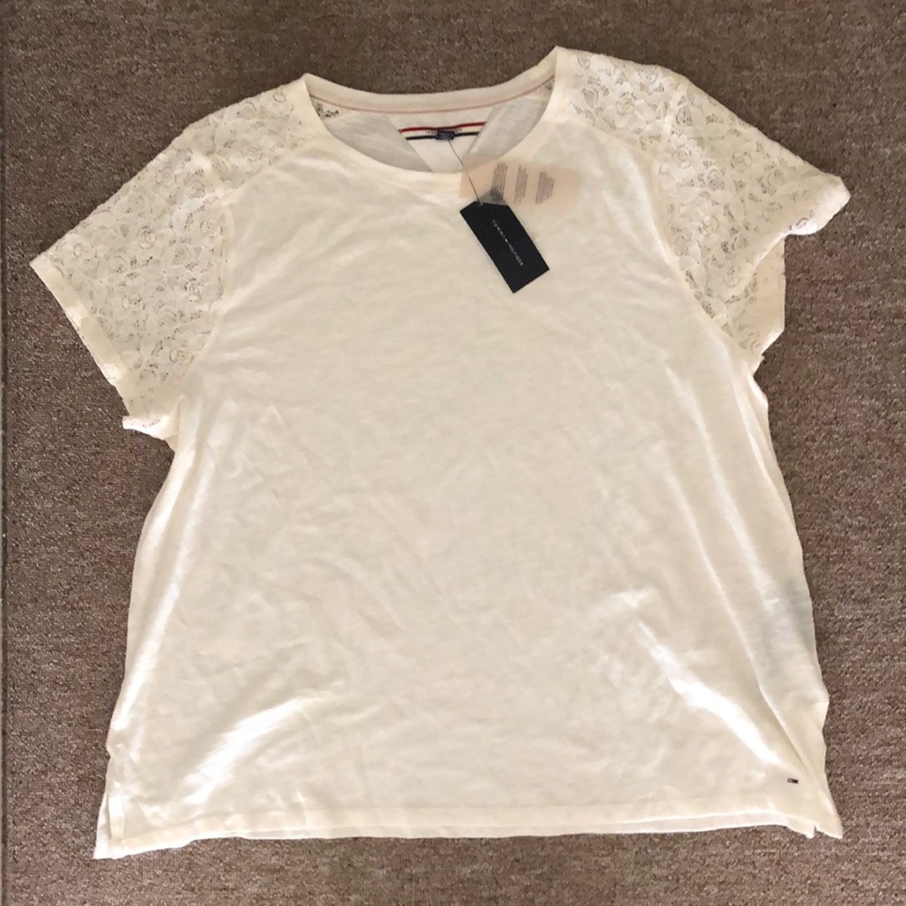 Brand Nwt Tommy Hillfiger Shirt.